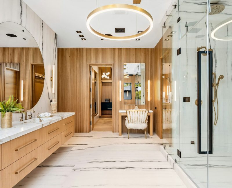 Luxurious modern bathroom with wooden and marble finishes.